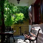 Apartman House Inside Garden *