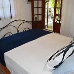 Apartman House Inside Garden Vólosz