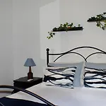 Apartman House Inside Garden *