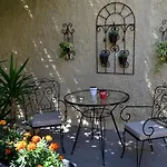 Apartman House Inside Garden *