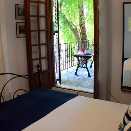 House Inside Garden Apartment Volos